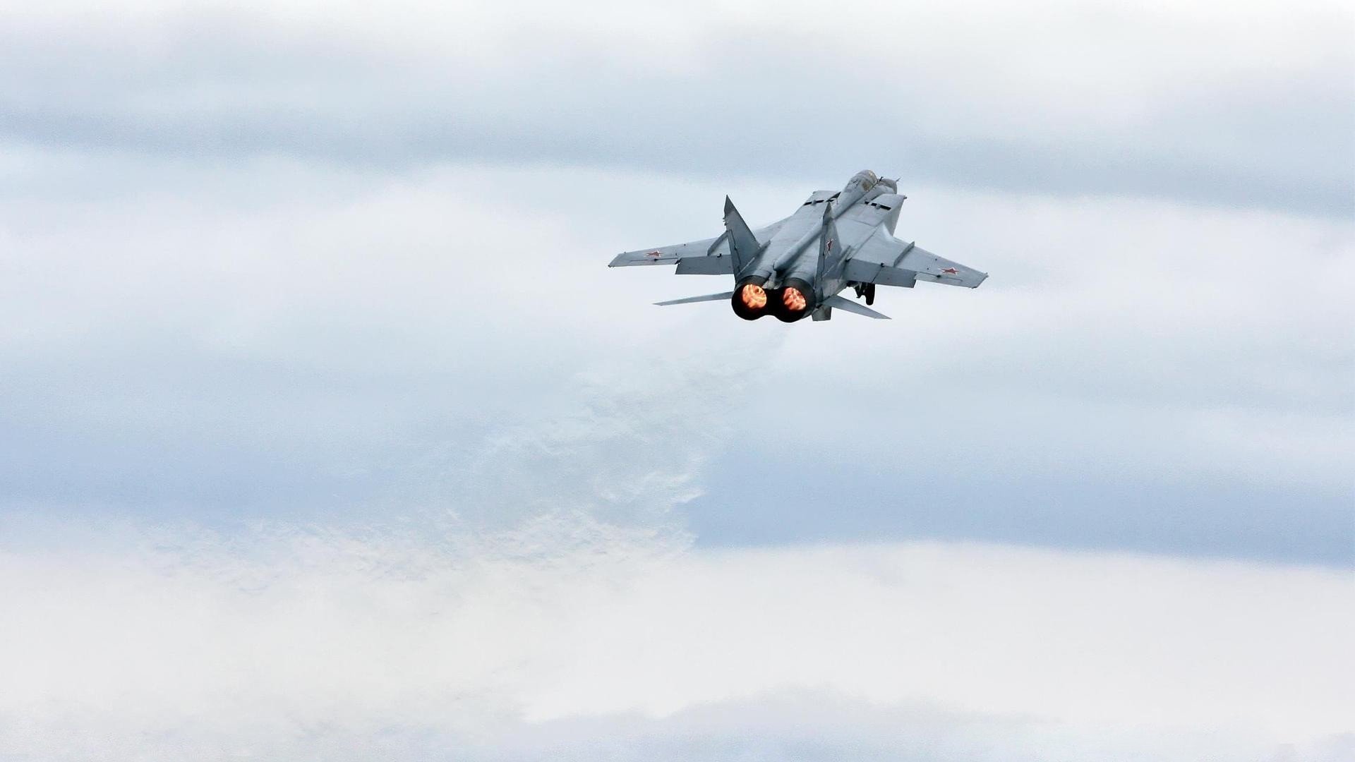 中国男篮保持高强度训练 提升体能水平，中国男篮身体素质太弱